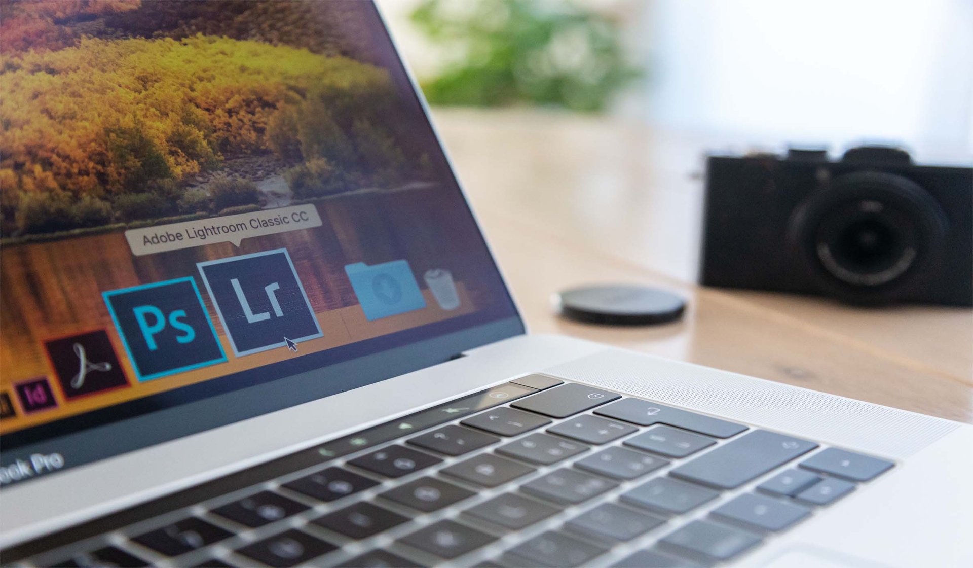MacBook mit Lightroom und Photoshop geöffnet, Bildbearbeitung Online-Workshop René Paschold